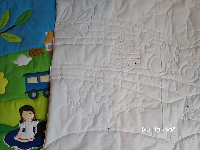 BQ gyermekfalvédő grafikus quilt technikával - hátlap