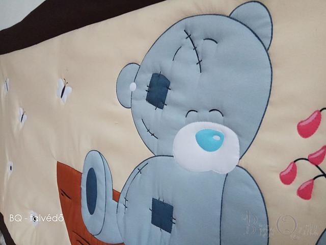 BQ kékorrú maci bélelt gyermekfalvédő saját elképzelés szerint a szoba színeihez tervezve